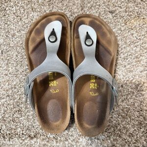 Birkenstock Gizeh Sandals (silver)